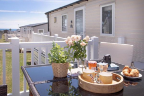 Cheerful holiday home at Landscove Holiday Park in Brixham